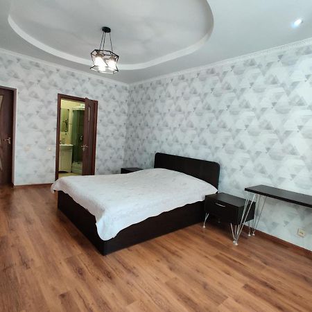 Комната В 4Х Комнатной Квартире Almaty Eksteriør bilde