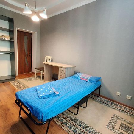 Комната В 4Х Комнатной Квартире Almaty Eksteriør bilde
