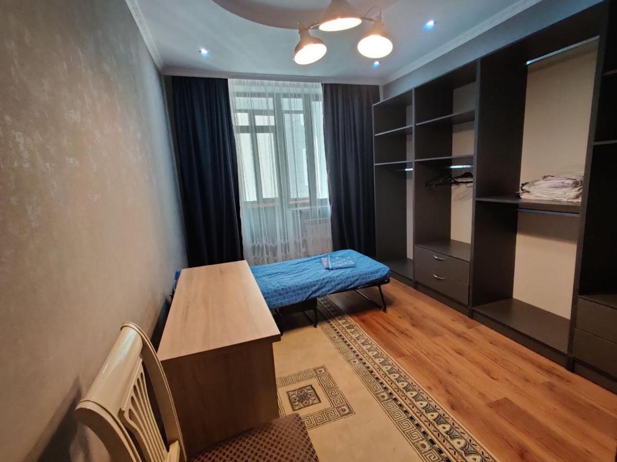 Комната В 4Х Комнатной Квартире Almaty Eksteriør bilde